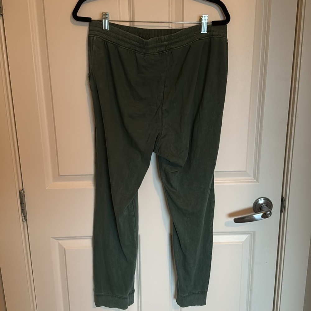 Dark green gap loose fitting jogger, size medium - Picture 3 of 3